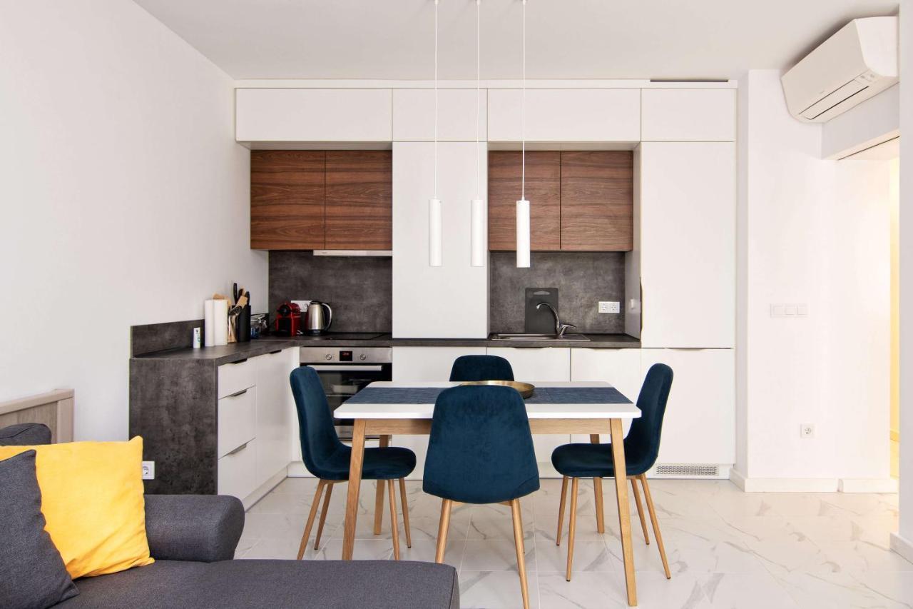 Luxury City Center Two Bedroom Apartment Close To Beach Varna Exterior photo