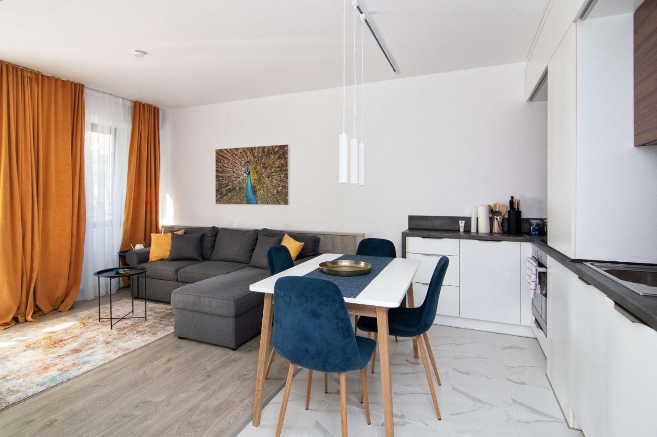 Luxury City Center Two Bedroom Apartment Close To Beach Varna Exterior photo